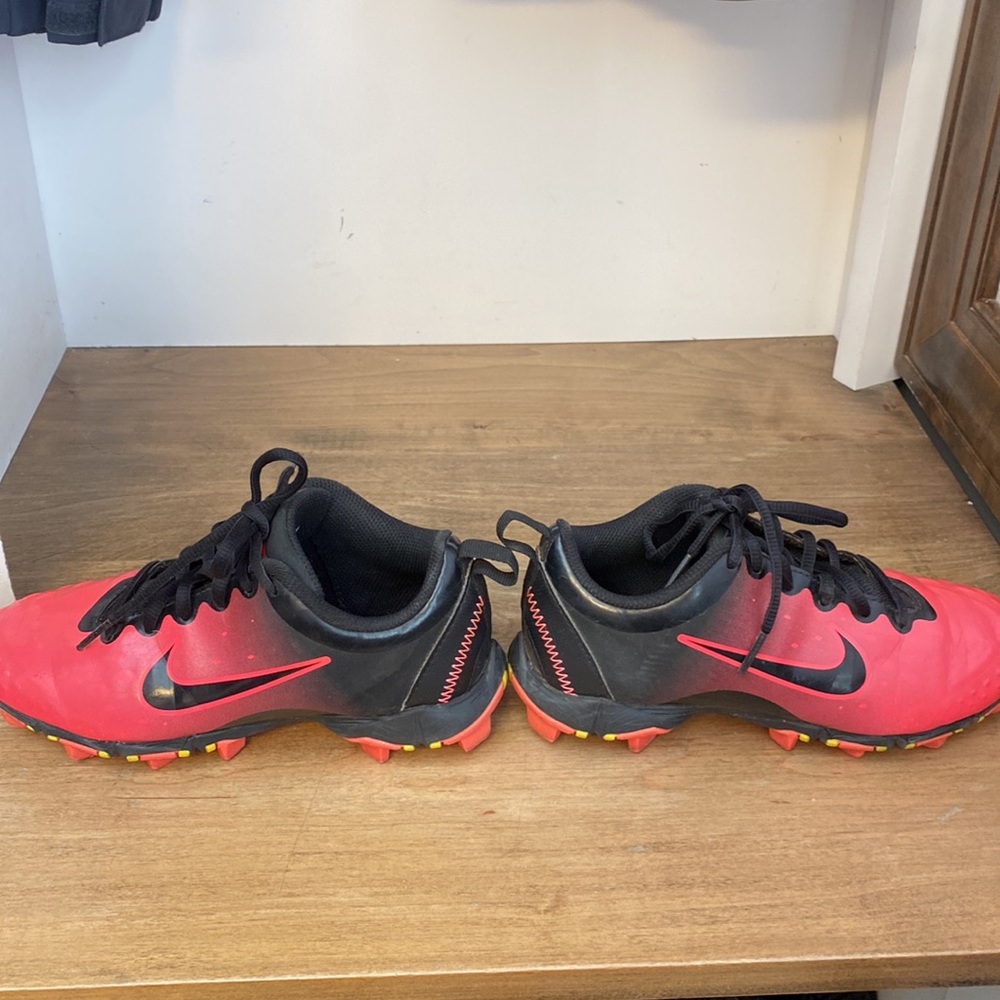 Nike girls cleats size 2 - Picture 7 of 7